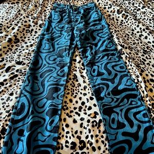 Stradivarius Tall printed dad jeans in blue retro print